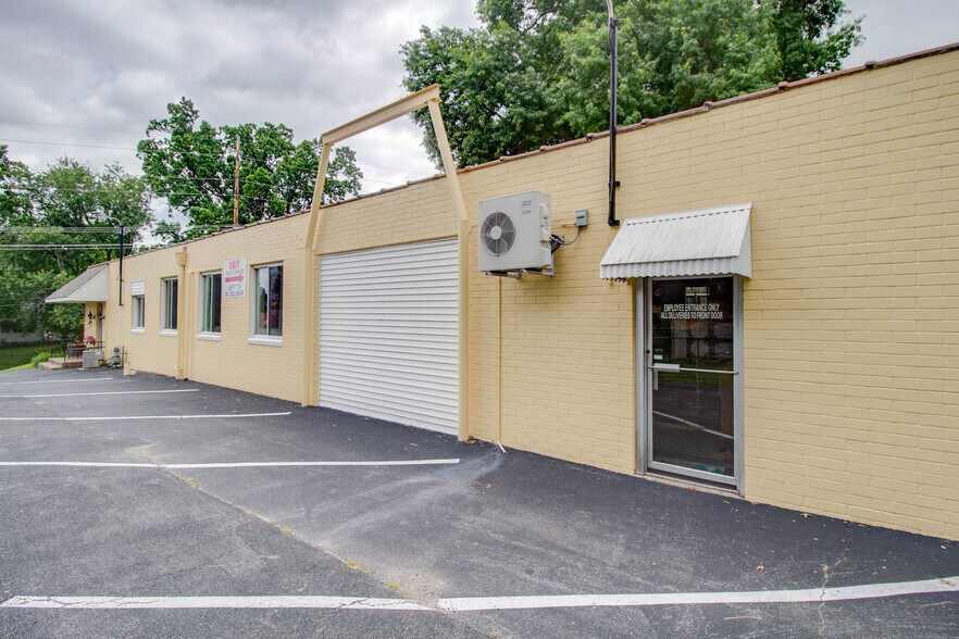 More Photos Of 1007 W Delmar Ave, Godfrey General Retail For Sale