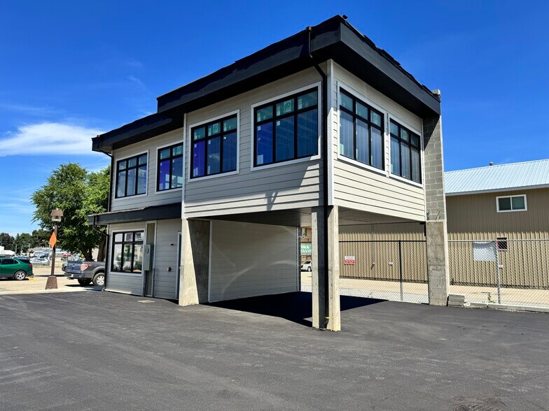 More Photos Of 704 Cliff St, Enderby Office For Lease
