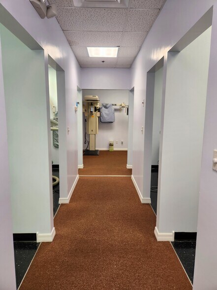 More Photos Of 681 Goodlette Rd N, Naples Medical For Lease