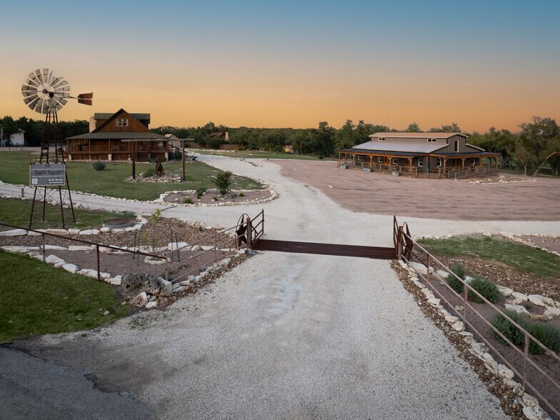 More Photos Of 3607 Lone Man Mountain Rd, Wimberley Hotel For Sale