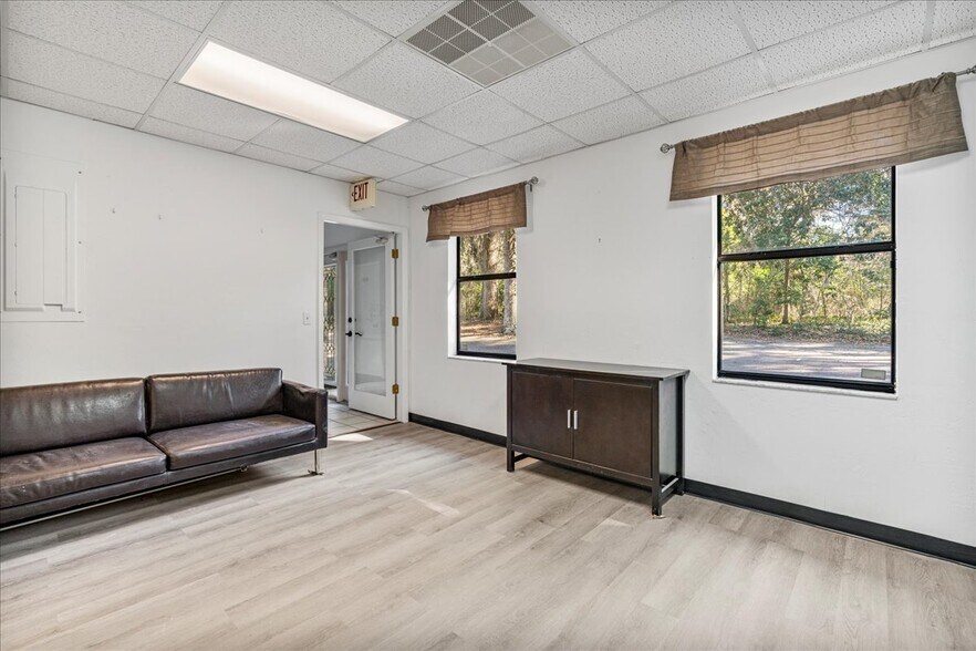 More Photos Of 7733 W Newberry Rd, Gainesville Office For Sale