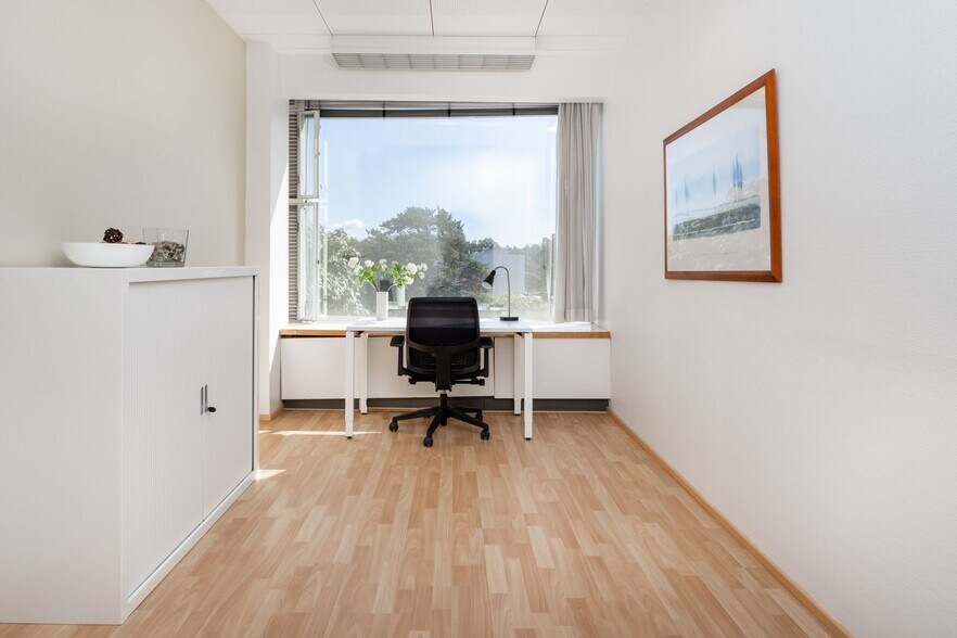 More Photos Of 2600 SE 98th Ave, Portland Coworking Space