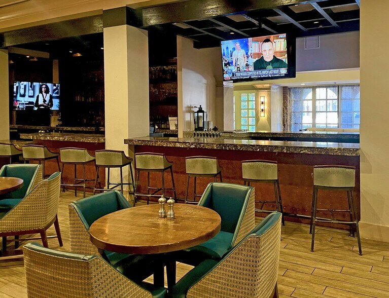 More Photos Of 6300 Waterford Blvd, Oklahoma City Hotel For Lease
