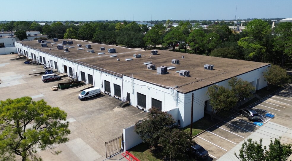 More Photos Of 8601 Jameel Rd, Houston Warehouse For Lease