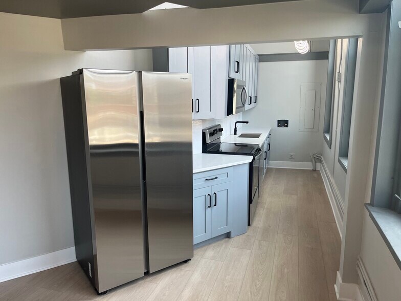 More Photos Of 1105 W Chicago Ave, Chicago Loft Creative Space For Lease