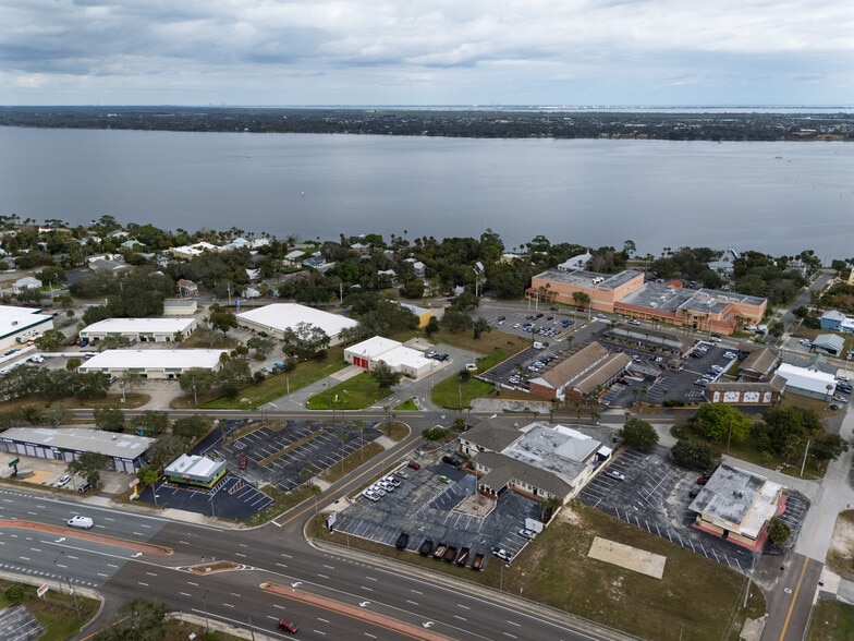 More Photos Of 300 N Cocoa Blvd, Cocoa Restaurant For Lease