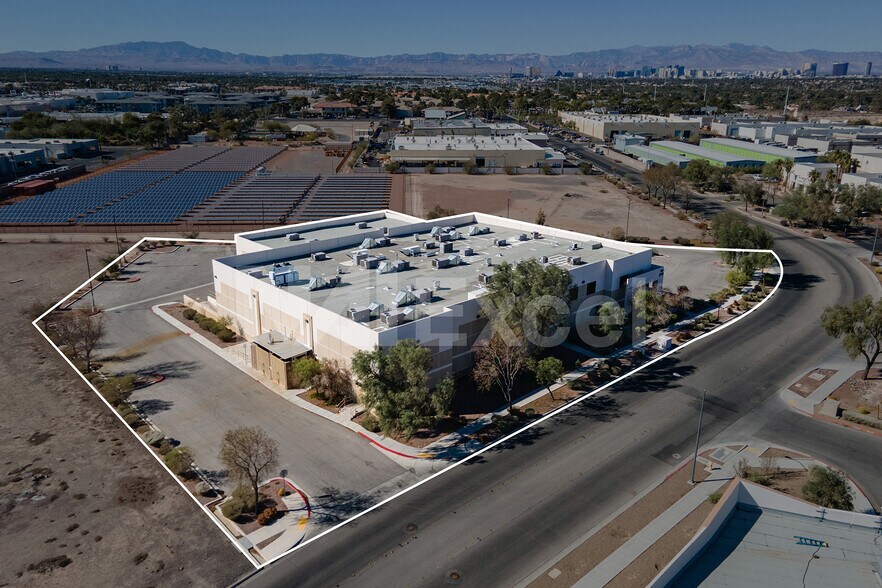 More Photos Of 1710 Whitney Mesa Dr, Henderson Warehouse For Lease