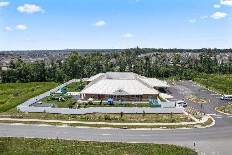 More Photos Of 42525 Tall Cedars Pkwy, Chantilly Schools For Lease