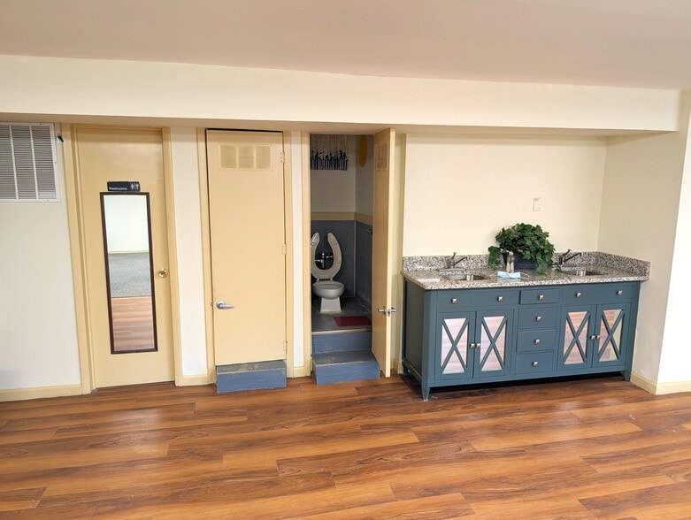 More Photos Of 395 Russell Dr, Smyrna Daycare Center For Lease