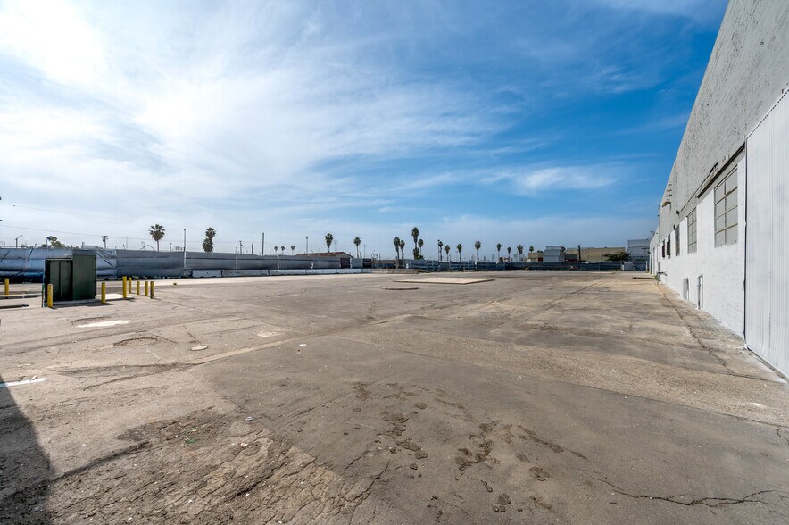 More Photos Of 1700 W Anaheim St, Long Beach Manufacturing For Lease