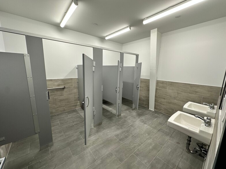 More Photos Of 4865 Arthur Kill Rd, Staten Island Warehouse For Sale