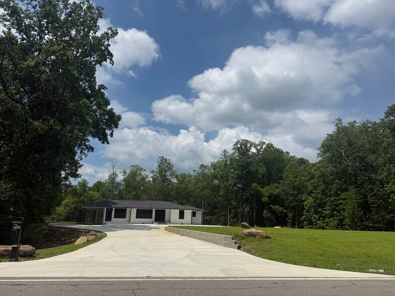 More Photos Of 2521 Reinhardt College Pky, Canton Office For Sale