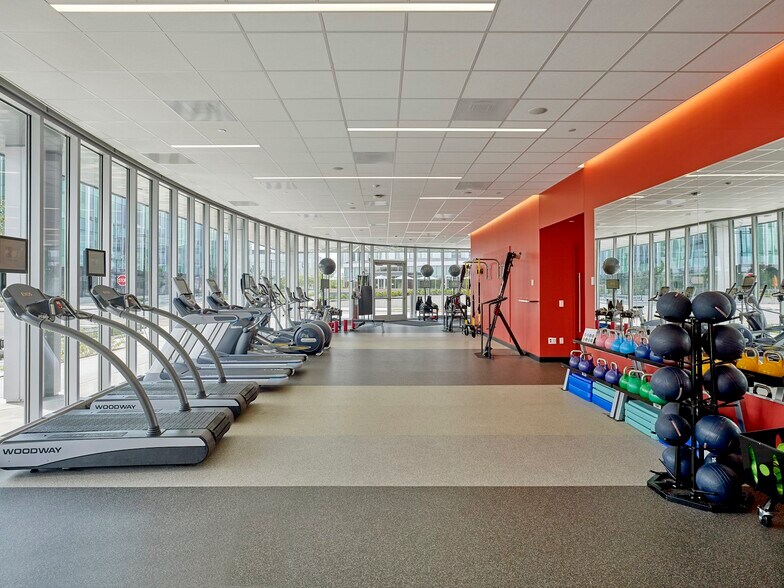 More Photos Of 201 Rouse Blvd, Philadelphia Medical For Lease