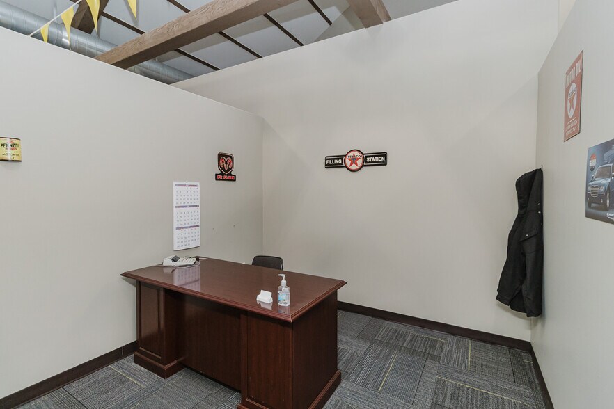 More Photos Of 3101 S Broadway St, Wichita Freestanding For Sale