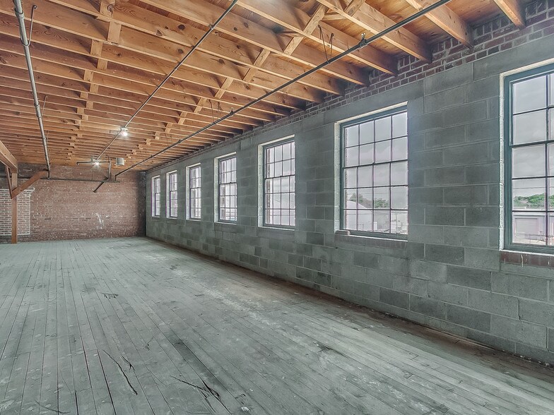 More Photos Of 1144 NW 4th St, Oklahoma City Manufacturing For Sale