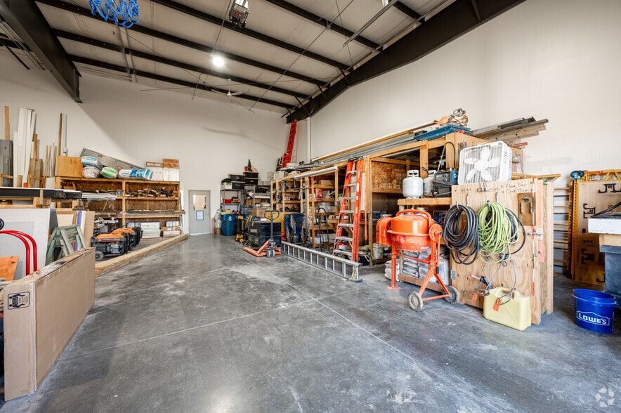 More Photos Of 9150 Harrison Park Ct, Indianapolis Light Distribution For Lease