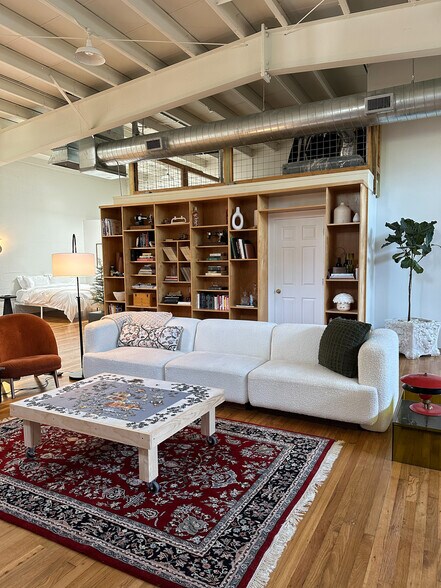 More Photos Of 1520 Center St, Houston Warehouse For Lease