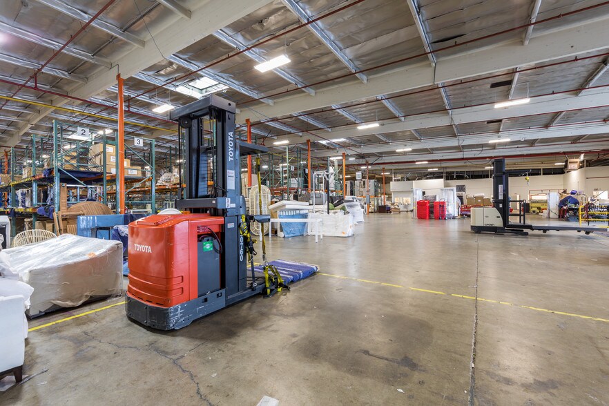 More Photos Of 1900-1950 E 25th St, Vernon Manufacturing For Lease