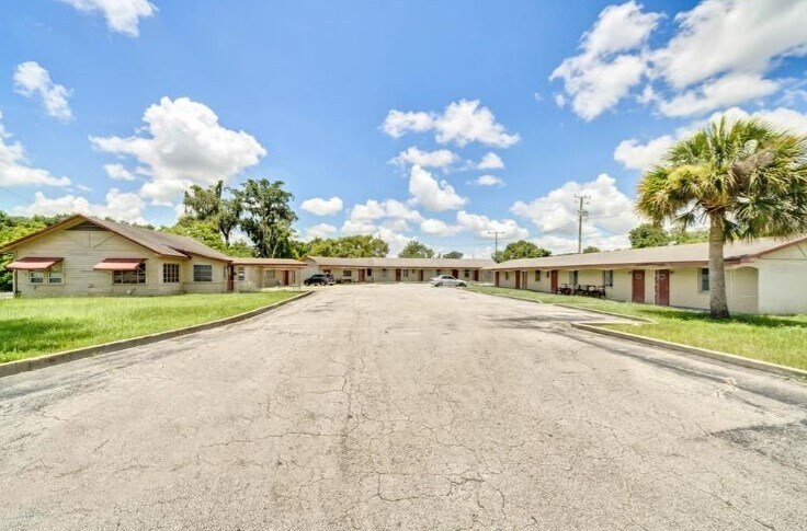 More Photos Of 1340 N Woodland Blvd, Deland Hotel For Sale