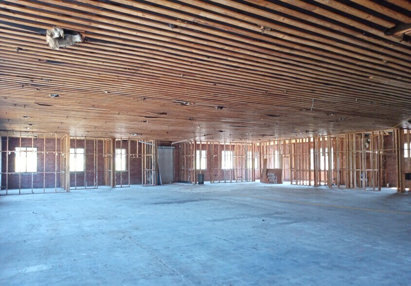 More Photos Of 311 Stiles Ave, Savannah Unknown For Lease