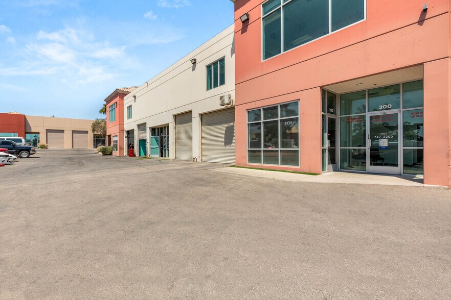 More Photos Of 4570 Donovan Way, North Las Vegas Light Distribution For Sale