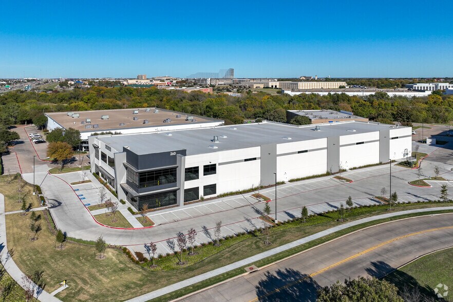 More Photos Of 260 W Exchange Pky, Allen Showroom For Lease