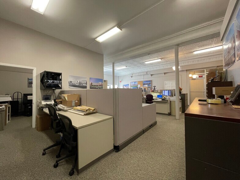 More Photos Of 264 Exchange St, Chicopee Storefront Retail Residential For Lease