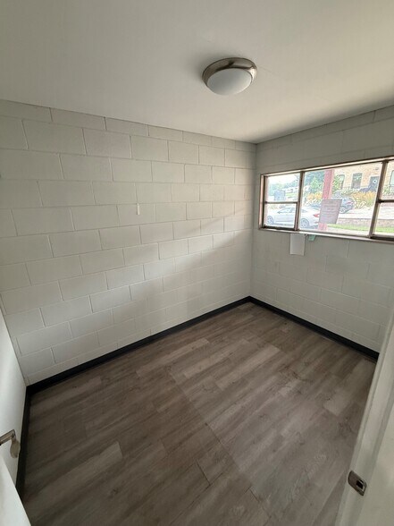 More Photos Of 202 S. 13th Ave. St. Charles Il. 60174 Ave, St Charles Flex For Lease