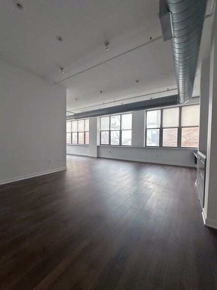 More Photos Of 824 W Superior St, Chicago Office Residential For Sale