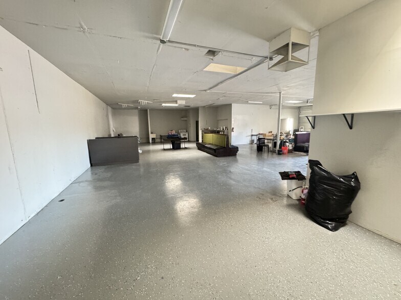 More Photos Of 236 N Country Club Dr, Mesa Freestanding For Sale