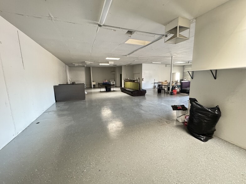 More Photos Of 236 N Country Club Dr, Mesa Freestanding For Sale