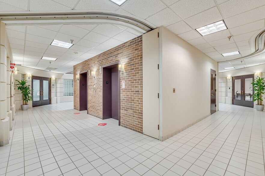 More Photos Of 3301 Airport Fwy, Bedford Office For Lease