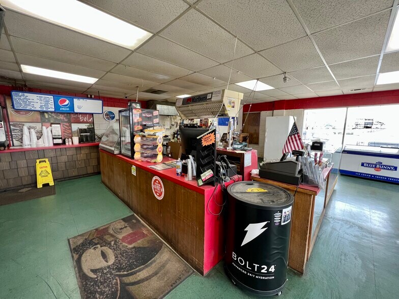 More Photos Of 528 W Choctaw Ave, Chickasha Convenience Store For Sale