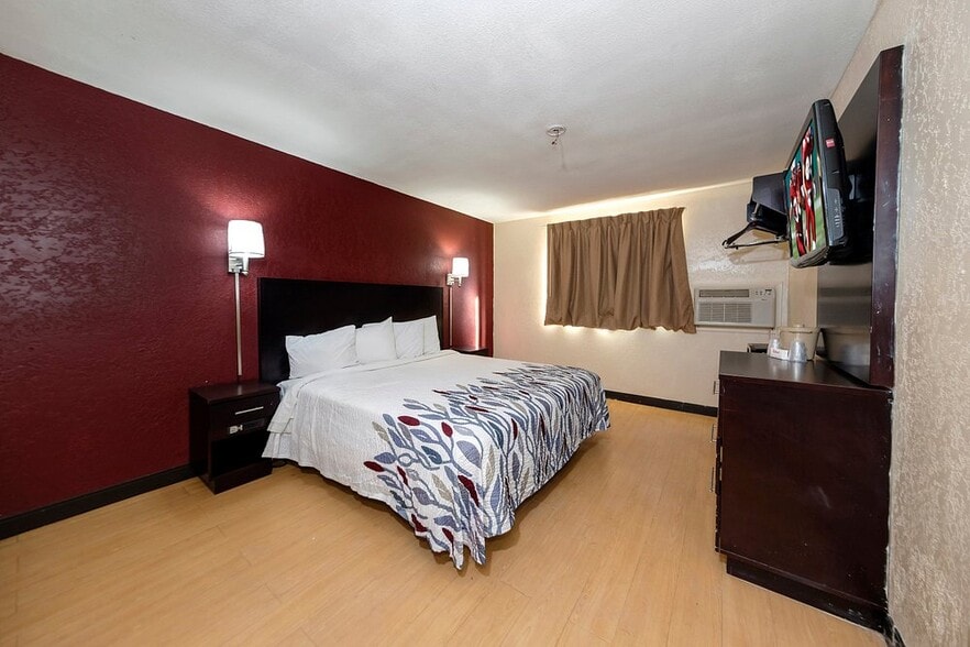 More Photos Of 10901 Harts Rd, Jacksonville Hotel For Sale