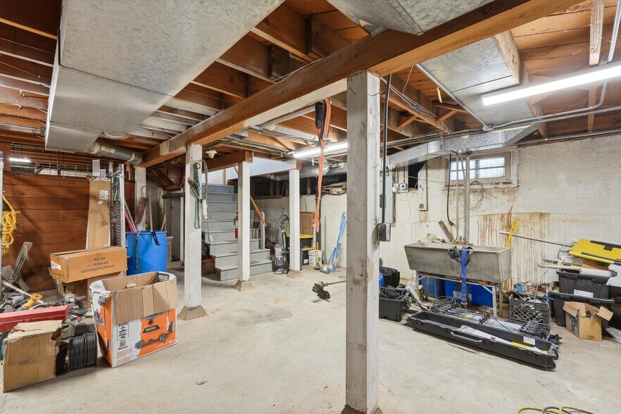 More Photos Of 2706 NE Columbia Blvd, Portland Industrial For Sale