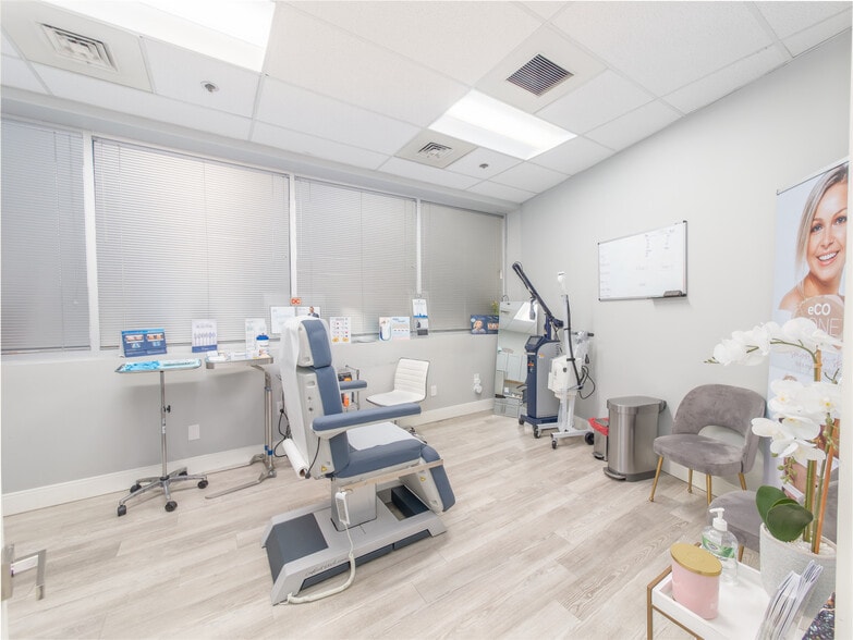 More Photos Of 4437 Brookfield Corporate Dr, Chantilly Medical For Sale