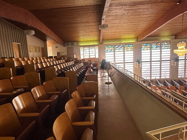 More Photos Of 10963 S Western Ave, Los Angeles Religious Facility For Lease