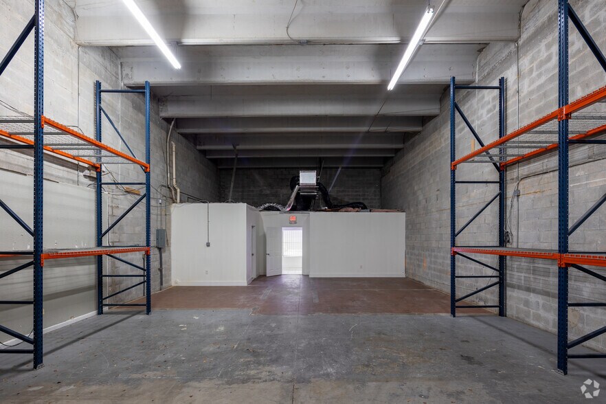 More Photos Of 3130 W 84th St, Hialeah Warehouse For Lease