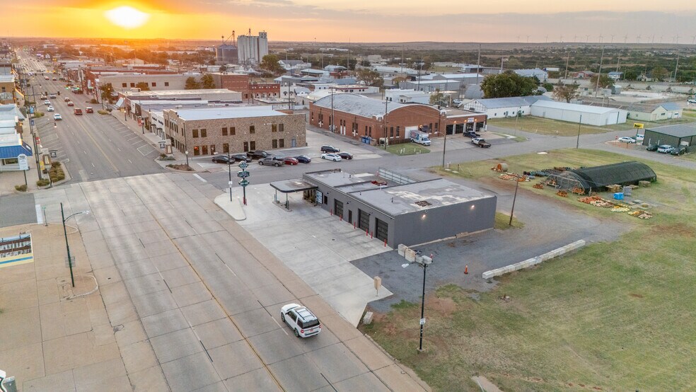 More Photos Of 312 Main St, Weatherford Land For Sale