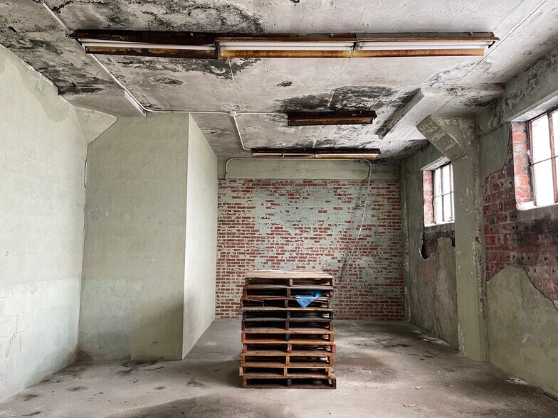 More Photos Of 658 Bailey Ave, Buffalo Manufacturing For Sale