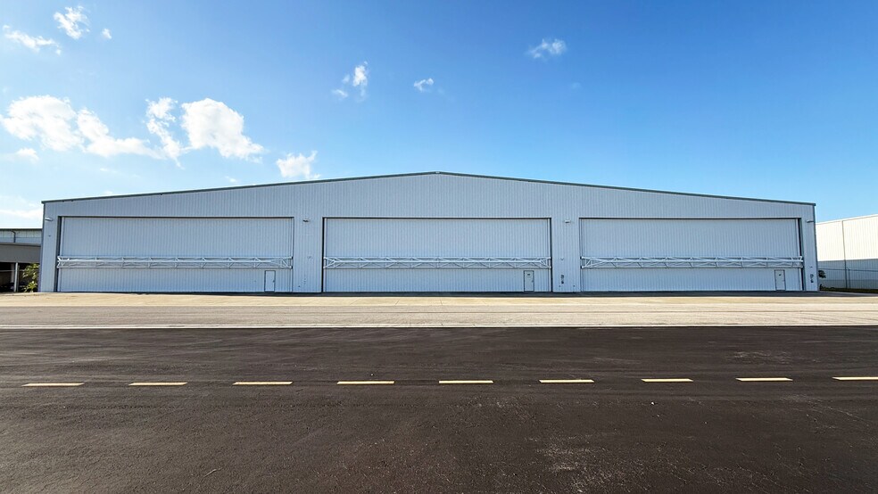 Primary Photo Of 128 Authority Ln, Sebring Airplane Hangar For Sale