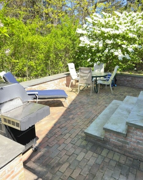 More Photos Of 127 Inlet Rd W, Hampton Bays Hospitality For Sale