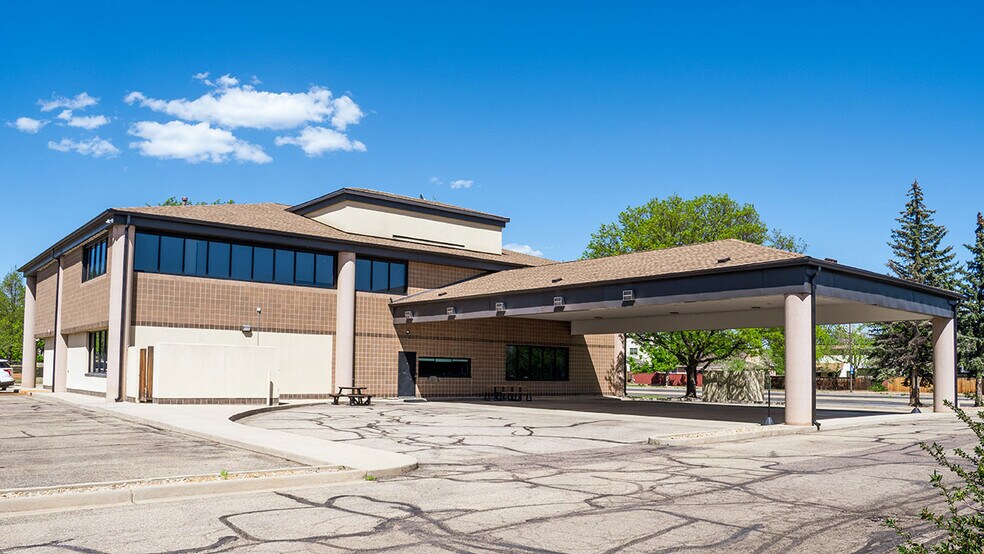 More Photos Of 890 W Cherry St, Louisville Office For Sale