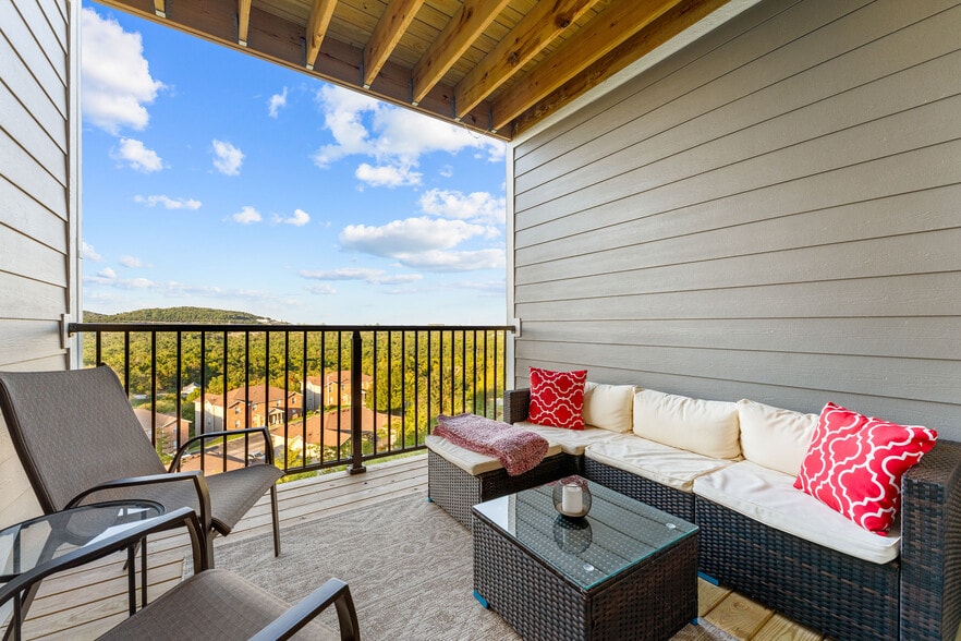 More Photos Of 3002 N Vineyards Ter, Branson General Retail For Sale