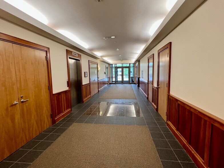 More Photos Of 35 Centerra Pky, Lebanon Office For Lease