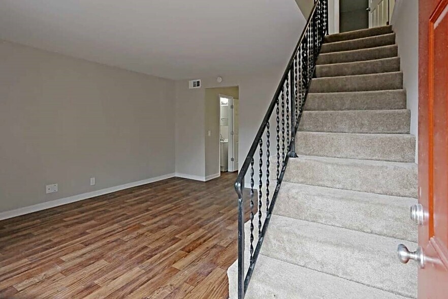 More Photos Of 324 Walton Ferry Rd, Hendersonville Apartments For Sale