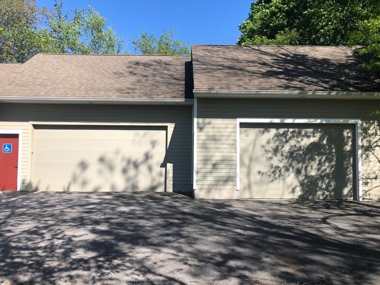 More Photos Of 2109 Forest Dr, Annapolis Showroom For Sale