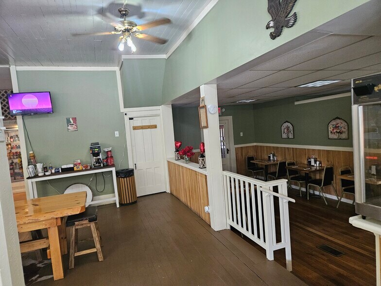 More Photos Of 8 Harrisburg Rd, Stony Creek Apartments For Sale