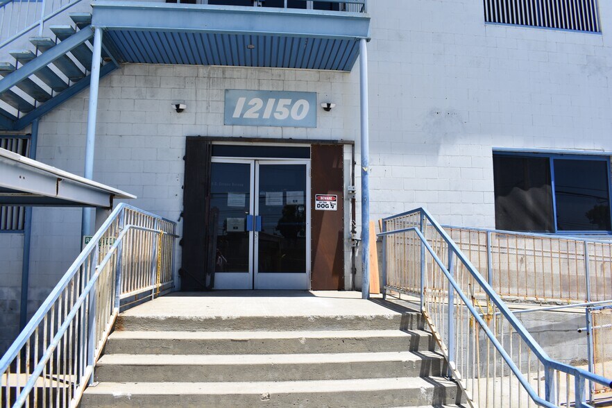 More Photos Of 12150 S Alameda St, Lynwood Office For Lease