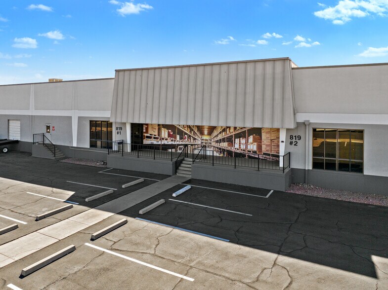 More Photos Of 819 W Fairmont Dr, Tempe Warehouse For Lease